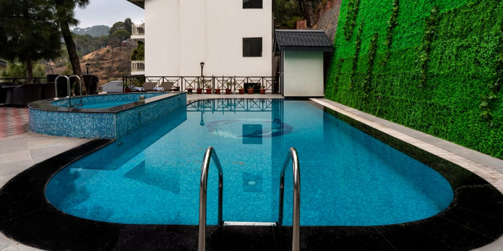 5 star hotels in kasauli with Swimming pool.
