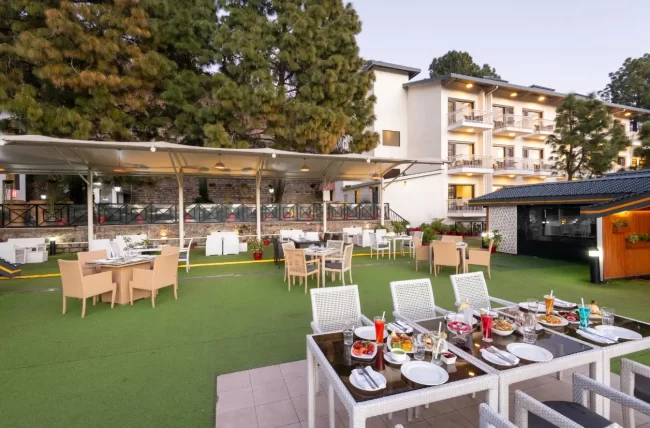 Top 10 Hotels in Kasauli with Stunning Swimming Pools